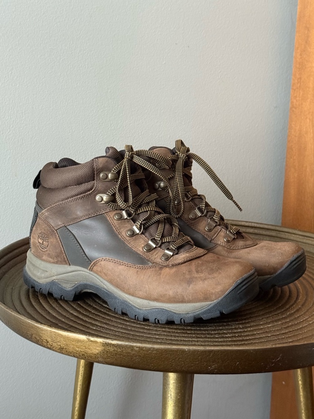 Brown Timberland Keele Ridge leather women’s hiking boots - size 9